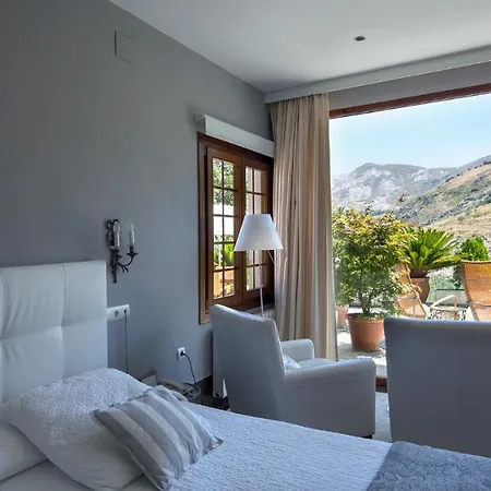 Hotel La Almunia Del Valle 3*